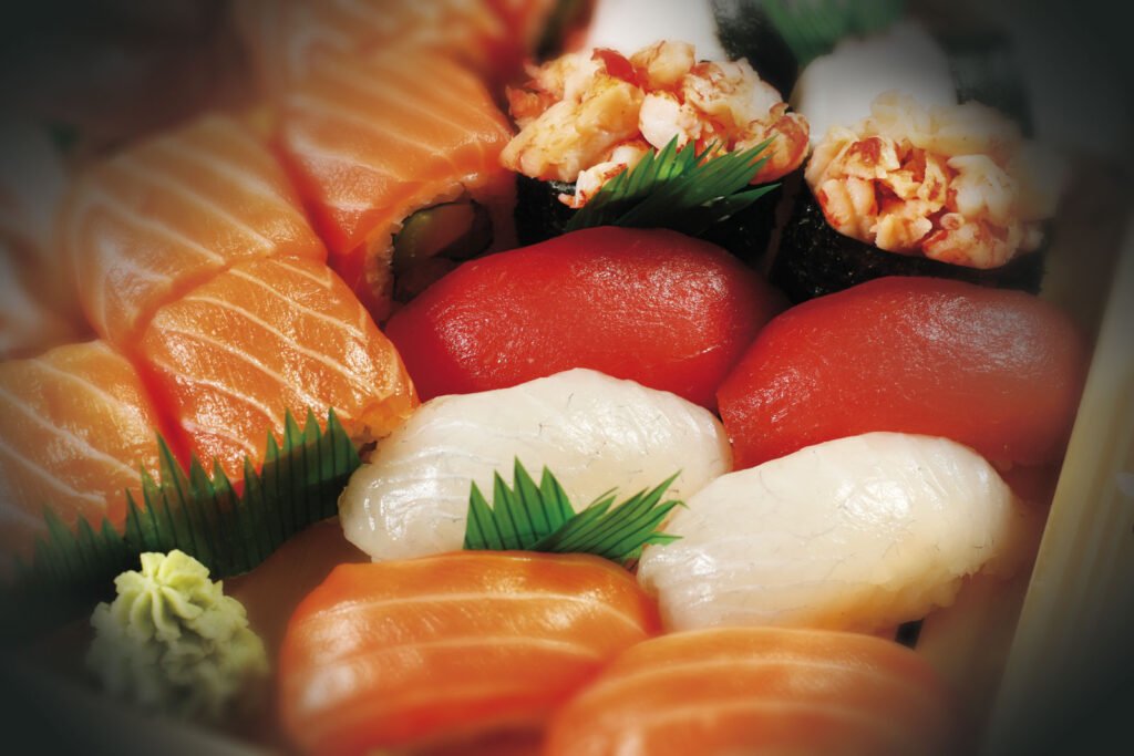 Sushis de grande qualité, arrivage journalier de poisson frais à déguster sur place en livraison ou à emporter.